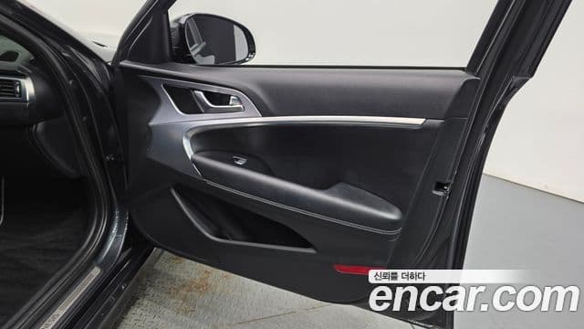 Genesis G70 2019 — Photo 12/34