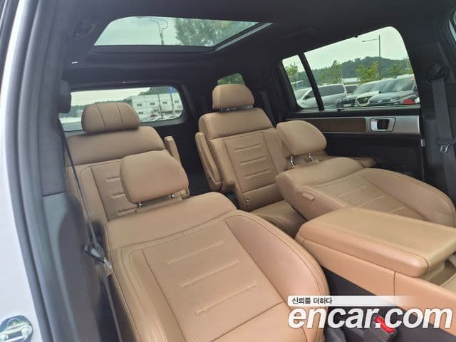 Hyundai Santa Fe 2023 — ფოტო 7/19