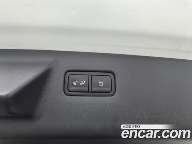 Hyundai Santa Fe 2023 — ფოტო 17/19
