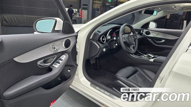 Mercedes-Benz C-Class 2018 — Фото 10/20