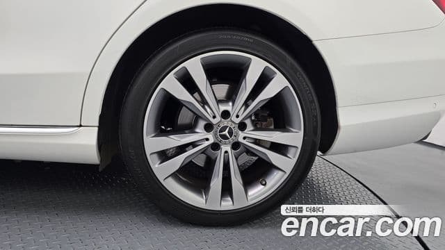 Mercedes-Benz C-Class 2018 — ფოტო 13/30