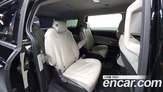 Kia Carnival 2021 — Фото 12/20