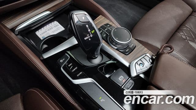 BMW 5 Series 2019 — Şəkil 9/20