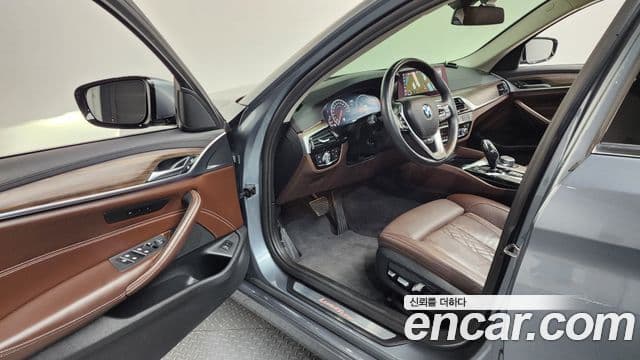 BMW 5 Series 2019 — Şəkil 10/20