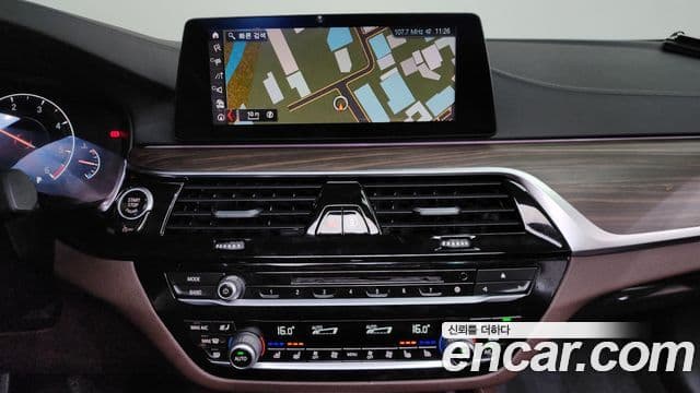 BMW 5 Series 2019 — Şəkil 13/20