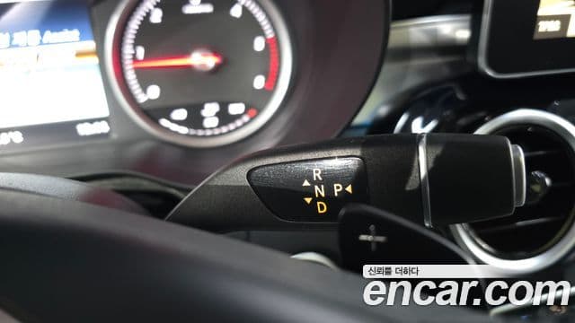 Mercedes-Benz GLC-Class 2018 — Şəkil 9/20