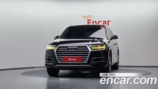 Audi Q7 2019 — Фото 2/20