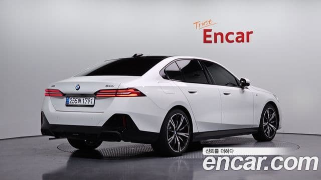 BMW 5 Series 2025 — ფოტო 1/20