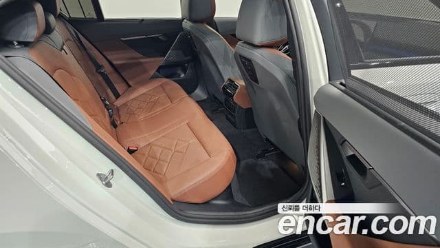 BMW 5 Series 2025 — ფოტო 10/20