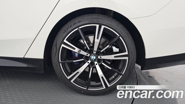 BMW 5 Series 2025 — Photo 13/32