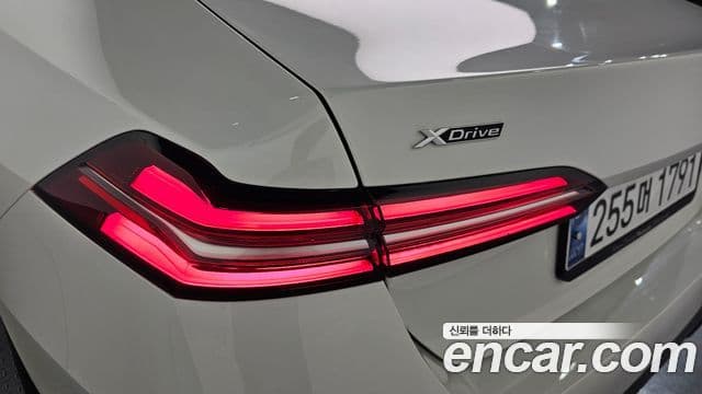 BMW 5 Series 2025 — Photo 18/32