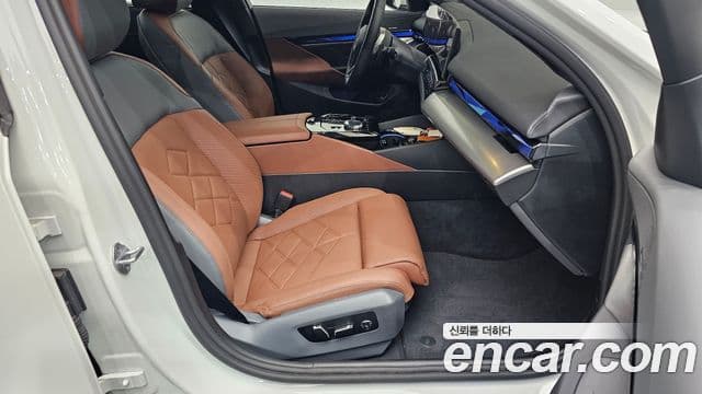 BMW 5 Series 2025 — Photo 8/32