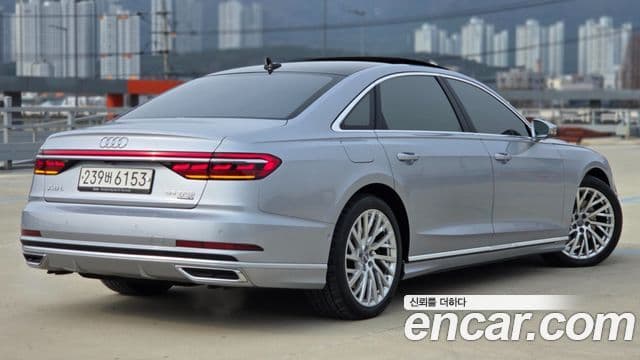 Audi A8 2020 — ფოტო 13/20