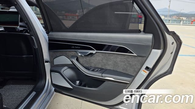 Audi A8 2020 — ფოტო 16/20