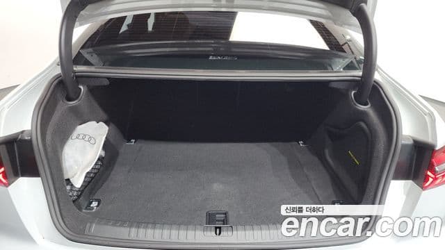 Audi A6 2021 — ფოტო 17/20