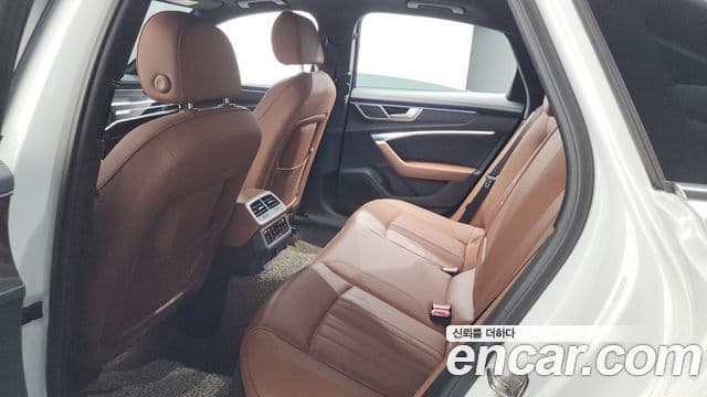 Audi A6 2021 — ფოტო 18/20