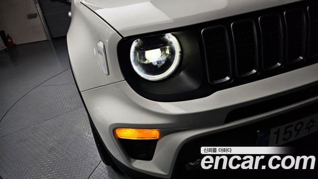 Jeep Renegade 2023 — Photo 17/31