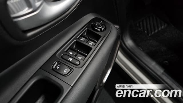 Jeep Renegade 2023 — Photo 25/31