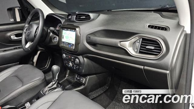 Jeep Renegade 2023 — Photo 26/31