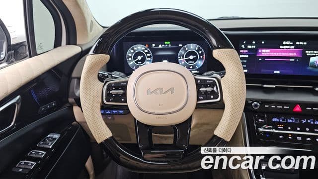 Kia Carnival 2022 — ფოტო 13/20