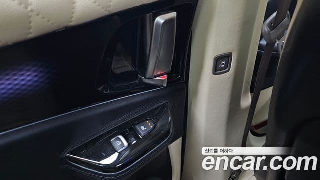 Kia Carnival 2022 — ფოტო 17/20