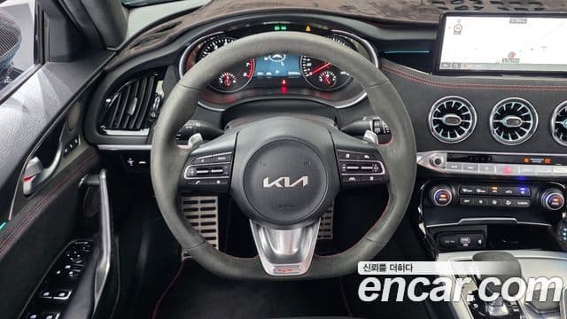 Kia Stinger 2021 — ფოტო 13/20