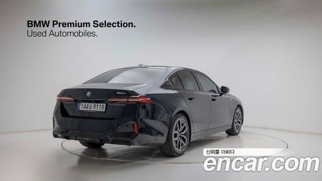 BMW 5 Series 2023 — Şəkil 1/20