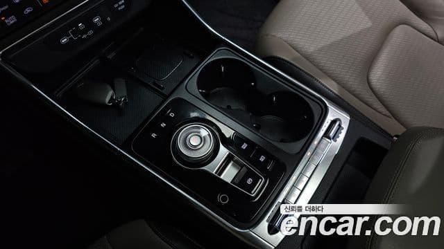 Kia Carnival 2023 — Photo 7/20