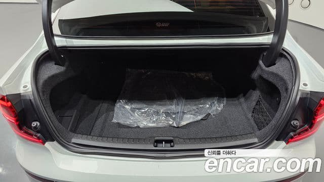 Volvo S60 2023 — ფოტო 19/20