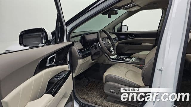 Kia Carnival 2021 — ფოტო 10/20