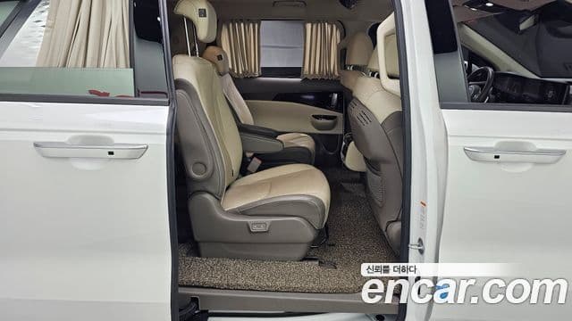 Kia Carnival 2021 — ფოტო 12/20