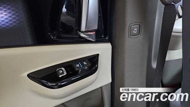 Kia Carnival 2021 — ფოტო 18/20