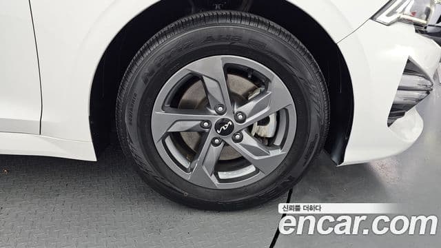 Kia K5 2023 — ფოტო 5/20