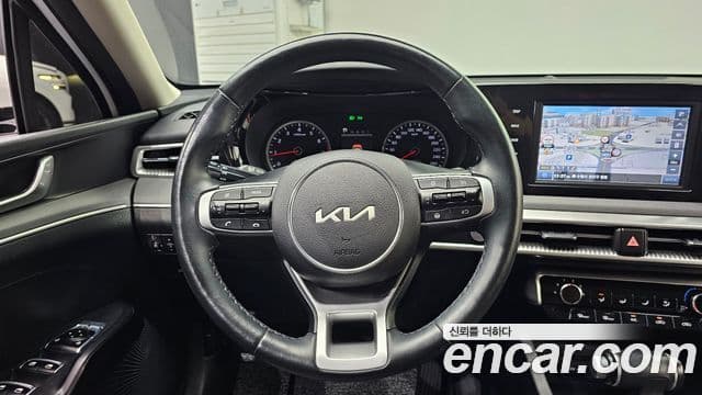 Kia K5 2023 — ფოტო 13/20
