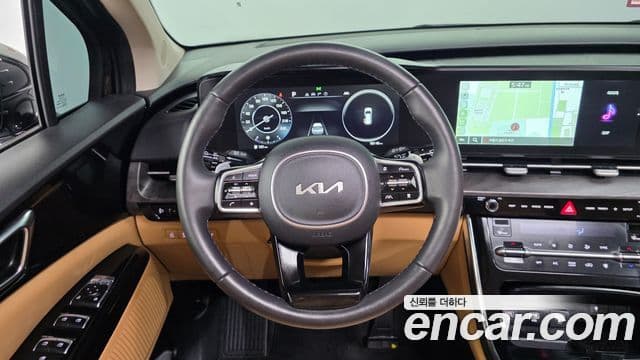 Kia Carnival 2023 — ფოტო 13/20