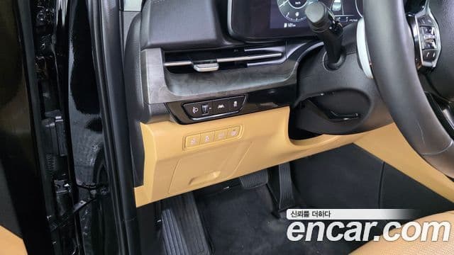 Kia Carnival 2023 — ფოტო 17/20