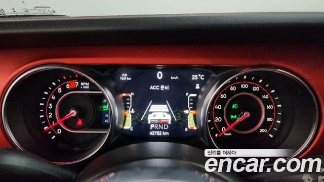 Jeep Wrangler 2019 — Şəkil 8/20