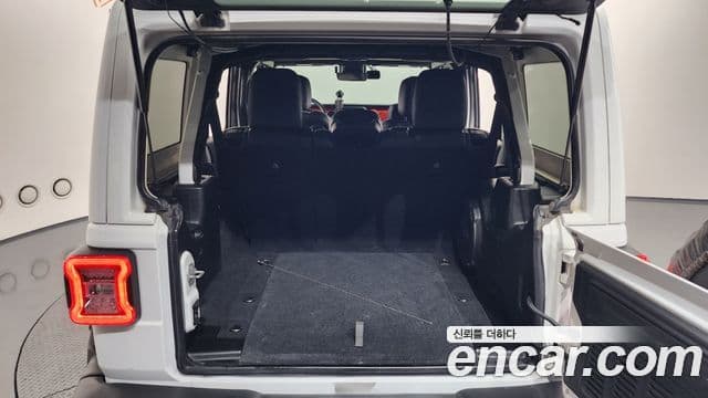 Jeep Wrangler 2019 — Şəkil 19/20