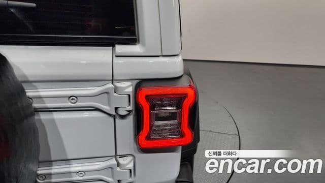 Jeep Wrangler 2019 — Photo 17/33