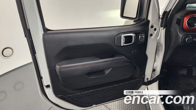 Jeep Wrangler 2019 — Photo 18/33