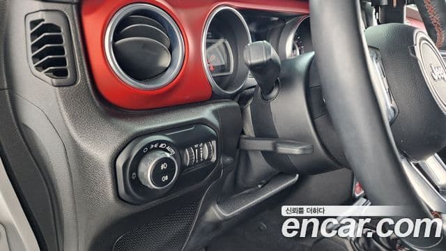 Jeep Wrangler 2019 — Photo 12/33