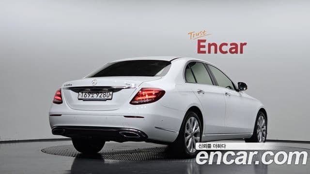 Mercedes-Benz E-Class 2019 — ფოტო 2/20