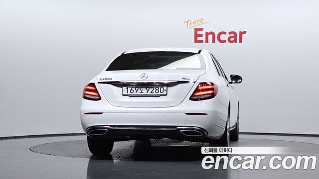 Mercedes-Benz E-Class 2019 — ფოტო 4/20