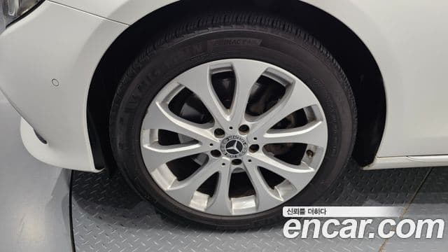 Mercedes-Benz E-Class 2019 — ფოტო 5/20