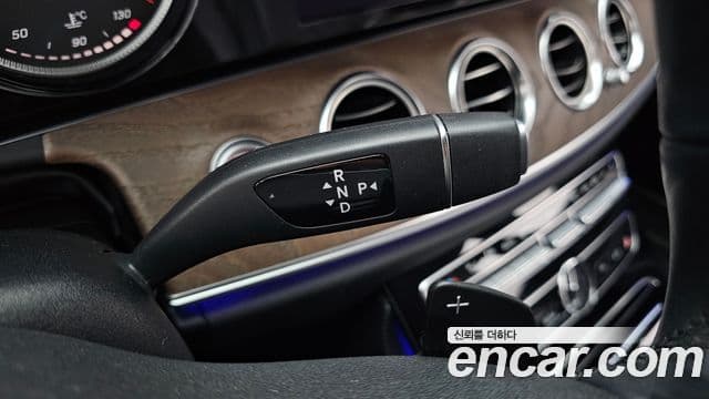 Mercedes-Benz E-Class 2019 — ფოტო 9/20