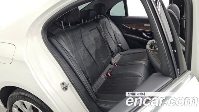 Mercedes-Benz E-Class 2019 — ფოტო 11/20
