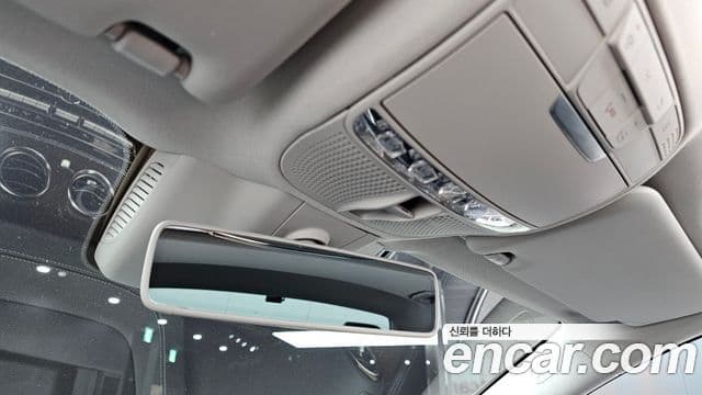 Mercedes-Benz E-Class 2019 — ფოტო 17/20
