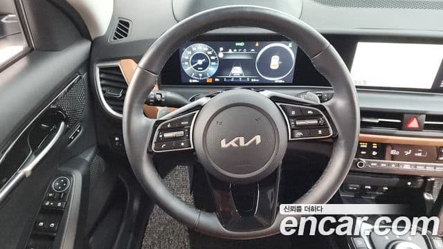 Kia Seltos 2023 — Şəkil 13/20