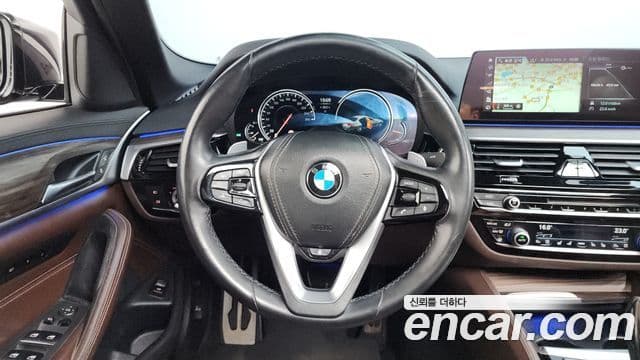 BMW 5 Series 2018 — Фото 13/20