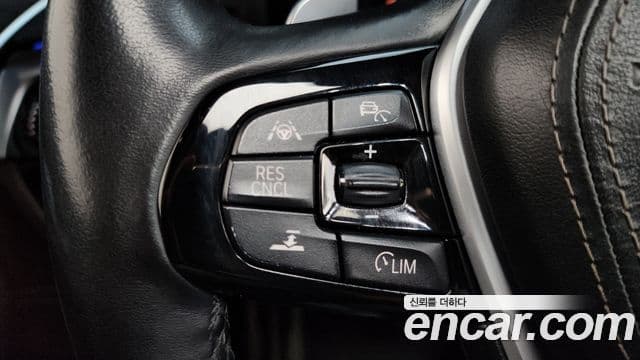 BMW 5 Series 2018 — Фото 17/20